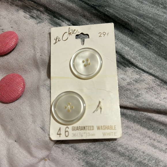 ๐๐ Vintage button set, 7 pink fabric covered metal buttons 2 plastic pearl ๐ - Picture 3 of 7